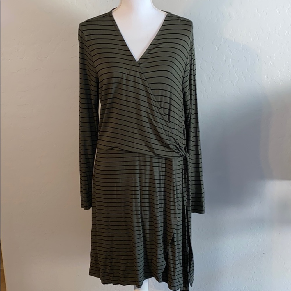EXPRESS NWT Green Wrap Dress